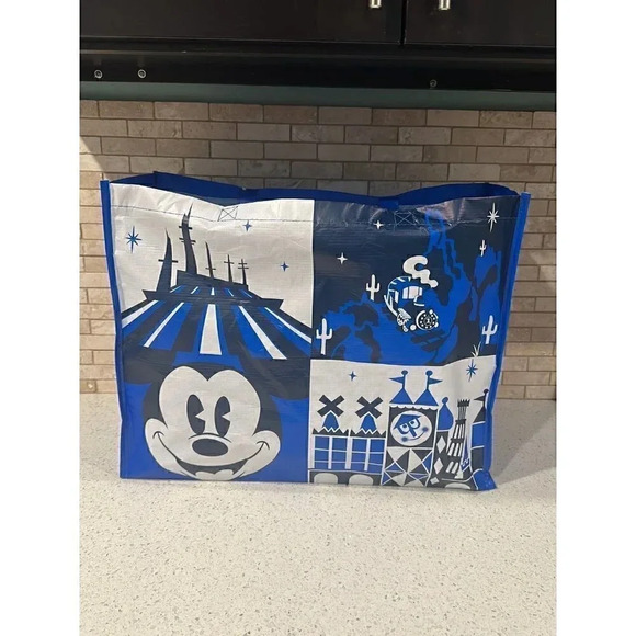 Retired Disney Reusable Shopper Bag - Magic Kingdom - Large 19x22 NWT b18 - Picture 1 of 6